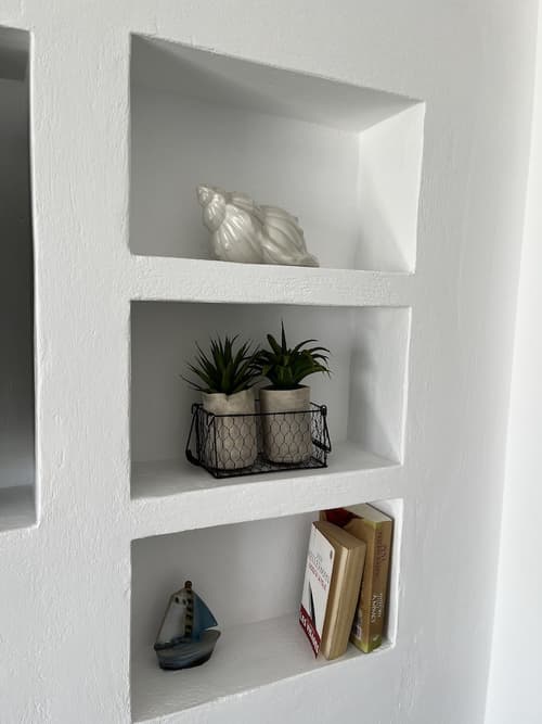 Elea Milos, Reception