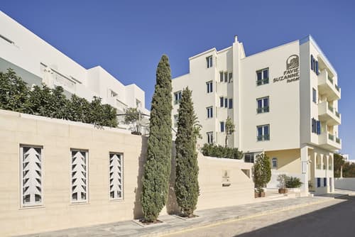 Favie Suzanne, Primary image