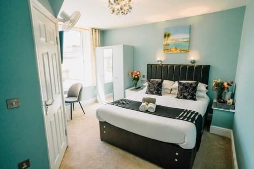 OYO Minerva Guesthouse, Room