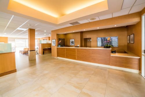 Gateway Hotel Santa Monica, Reception