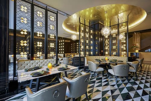 Hilton Manila Newport World Resorts, Restaurant