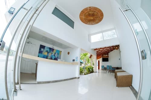 Hotel Isla Bonita, Reception