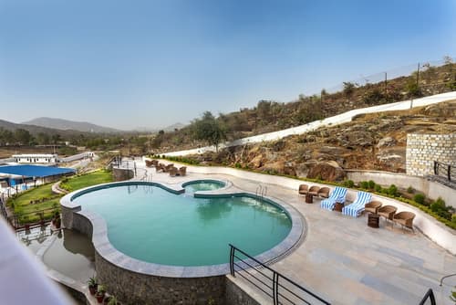 juSTa Sajjangarh Resort & Spa, Outdoor pool