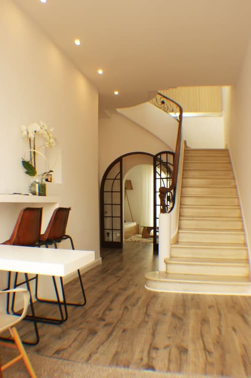 Hotel Abril 37, Interior entrance