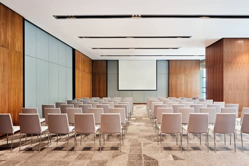 Le Méridien Petaling Jaya, Theater show