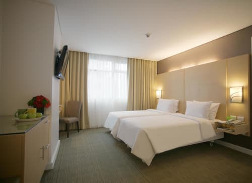 St Giles Makati, Room