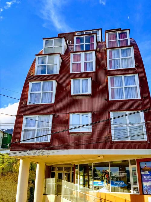 La Vela, Front of property