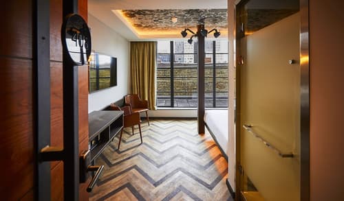 New Road Hotel, Room