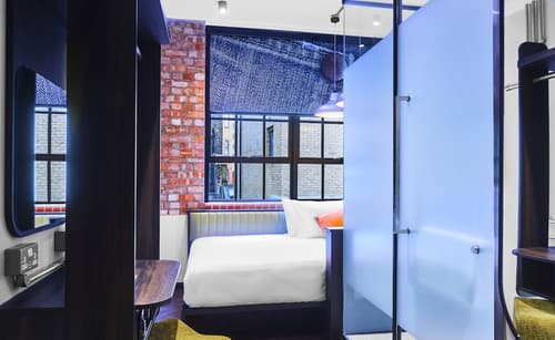 New Road Hotel, Room