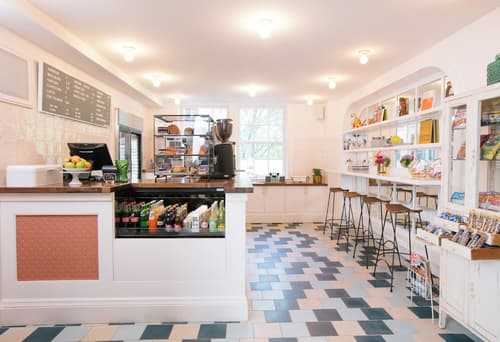 Hotel Clermont, Cafe