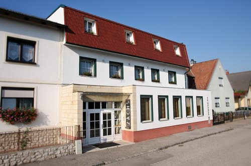 Hotel Zachs, Primary image
