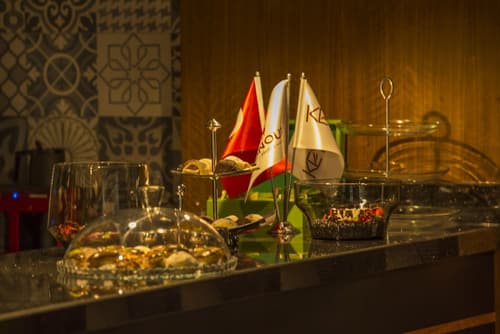 Honour Hotel, Bar (on property)