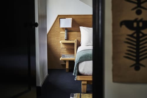 Freehand New York, Room