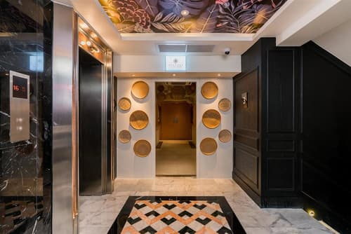 Akara Hotel Bangkok, Interior entrance