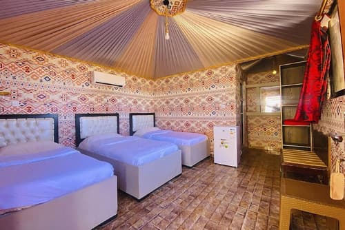 Hasan Zawaideh Camp, Room