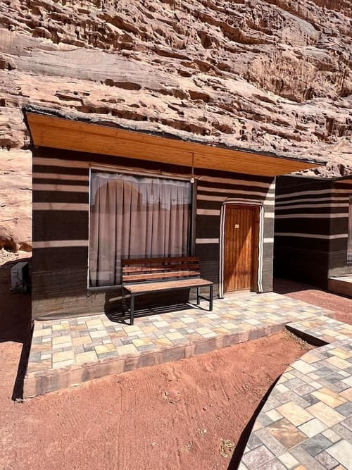 Hasan Zawaideh Camp, Room