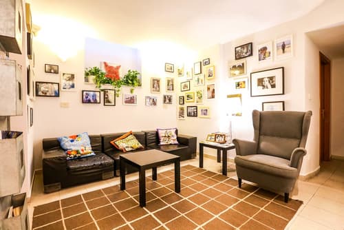 The Beehive, Lobby sitting area