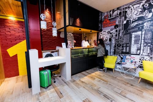 Far Home Bernabeu, Reception