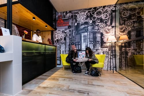 Far Home Bernabeu, Lobby lounge