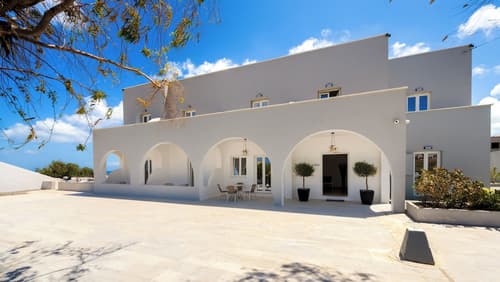 Anamar Santorini, Exterior