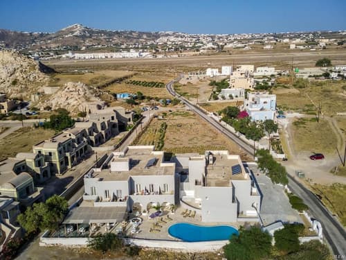 Anamar Santorini, Exterior