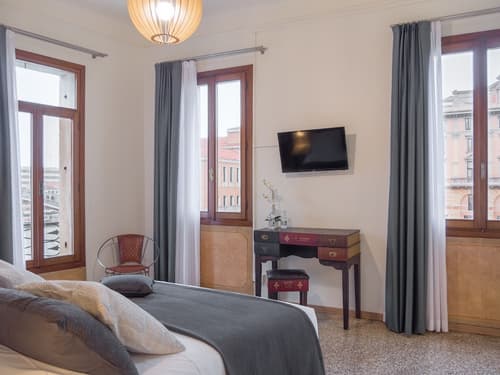 Grand Canal Suites, Room