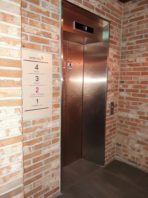 2day Hotel, Interior entrance