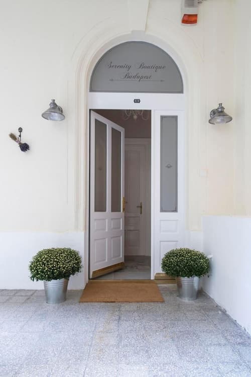 Serenity Boutique Budapest, Interior entrance