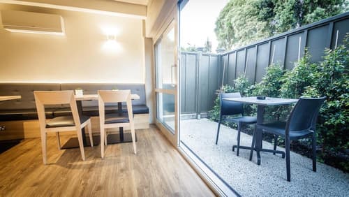 No. 9 Hotel - Hostel, Food and drink