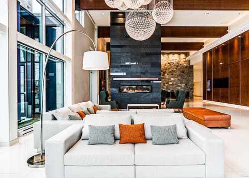 OTL Gouverneur Saguenay, Lobby sitting area