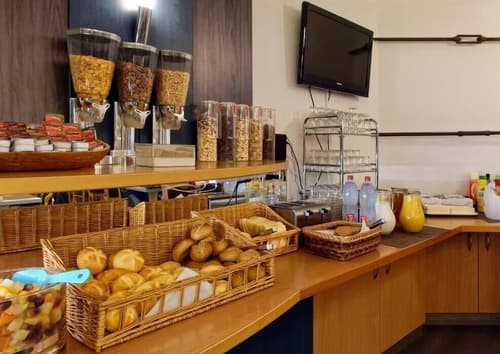 Opera Hotel Köln, Dining