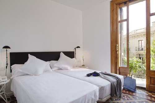 Som Nit Triomf, Room