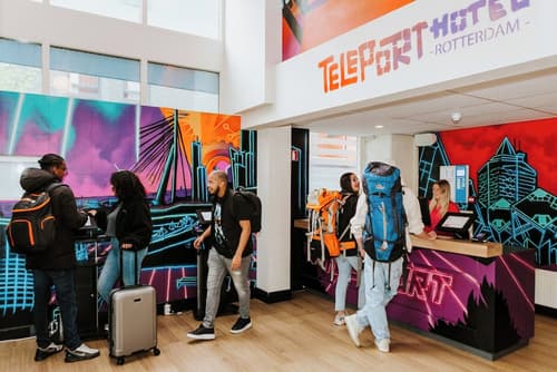 Rotterdam Teleport Hotel, Reception