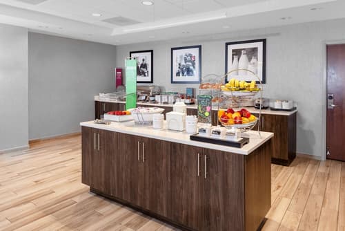 Hampton Inn & Suites Chicago-Burr Ridge, Breakfast buffet