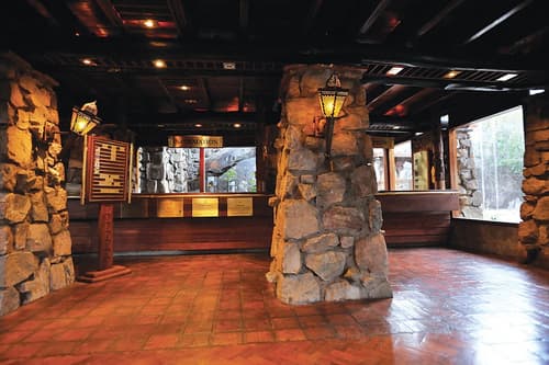 Lobo Wildlife Lodge, Lobby