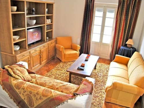 Tagus Host, Primary image