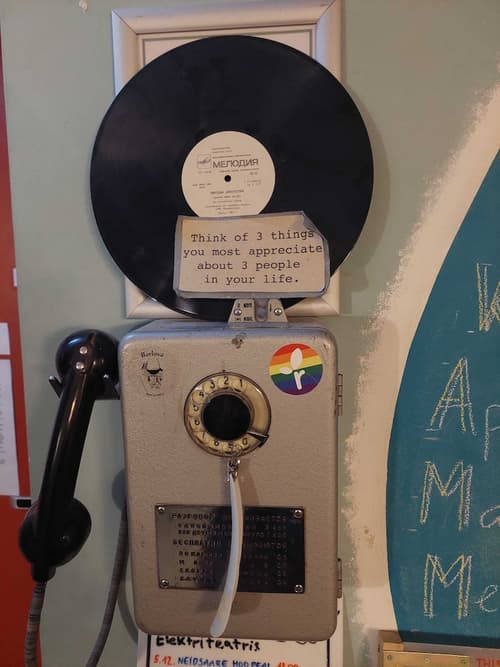 Looming Hostel, Reception