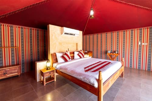 Thousand Nights Camp, Room