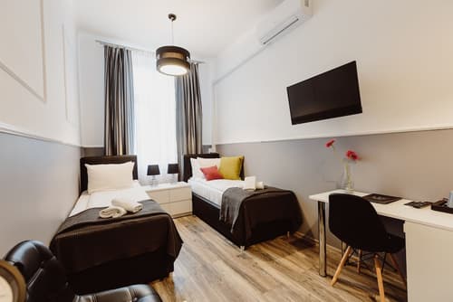 Leo Apartments Main Square, Room