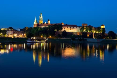 Leo Apartments Main Square, Exterior