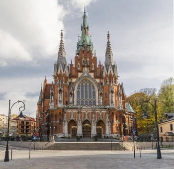Leo Apartments Main Square, Exterior