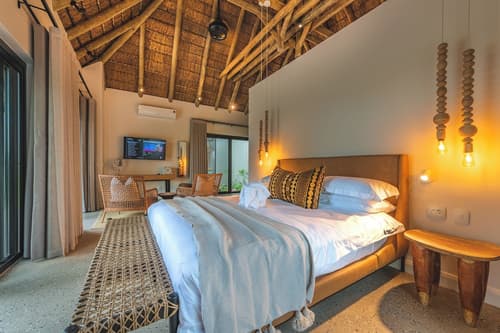 Elephant Point, Room