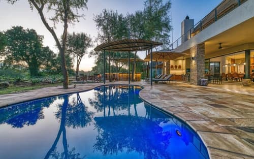 Elephant Point, Room