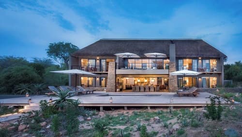 Elephant Point, Room