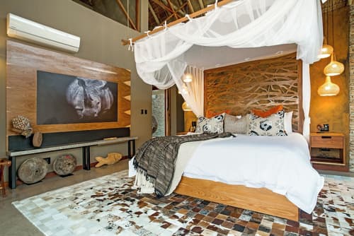 Elephant Point, Room