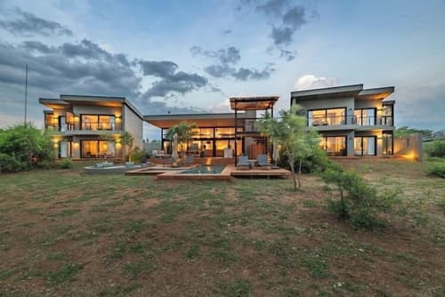 Elephant Point, Room