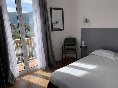 Hôtel Les Arbousiers, Room