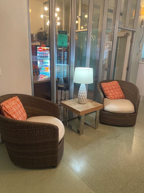 Broadmore Miami Beach, Lobby sitting area