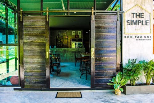 The Simple Koh Yao Noi, Interior entrance