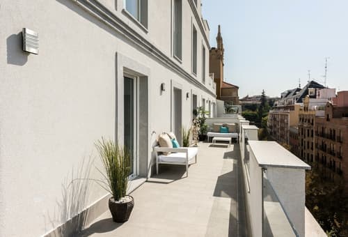 Plaza de España Skyline, Room